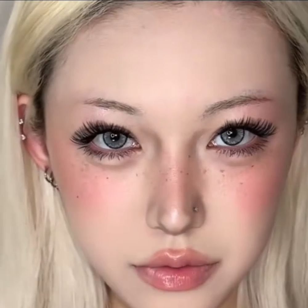 Rose Lunar Grey colored contact lenses by Moxielens