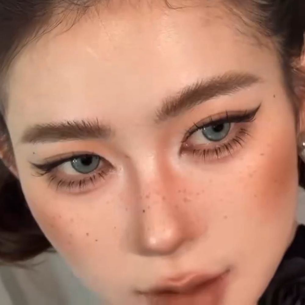 Smoky Slate Grey colored contact lenses by Moxielens