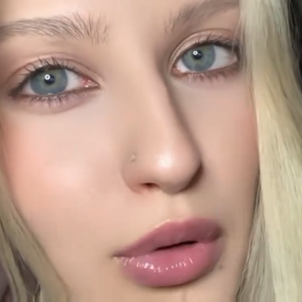 Arctic Mint Grey colored contact lenses by Moxielens