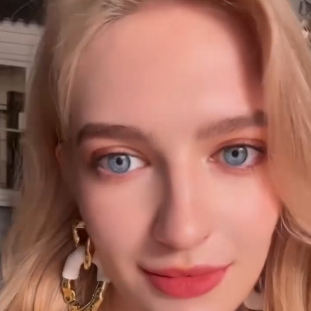 Sapphire Doll Blue colored contact lenses by Moxielens