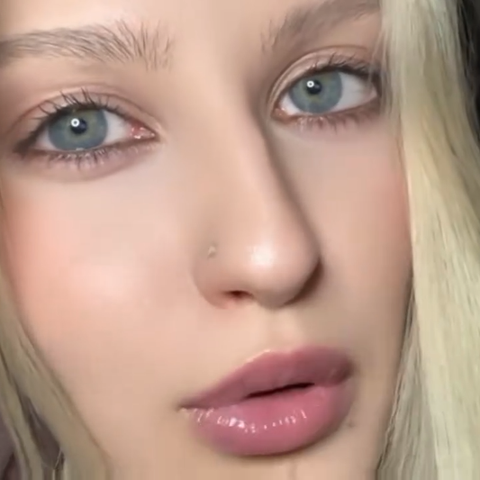 Arctic Mint Grey colored contact lenses by Moxielens