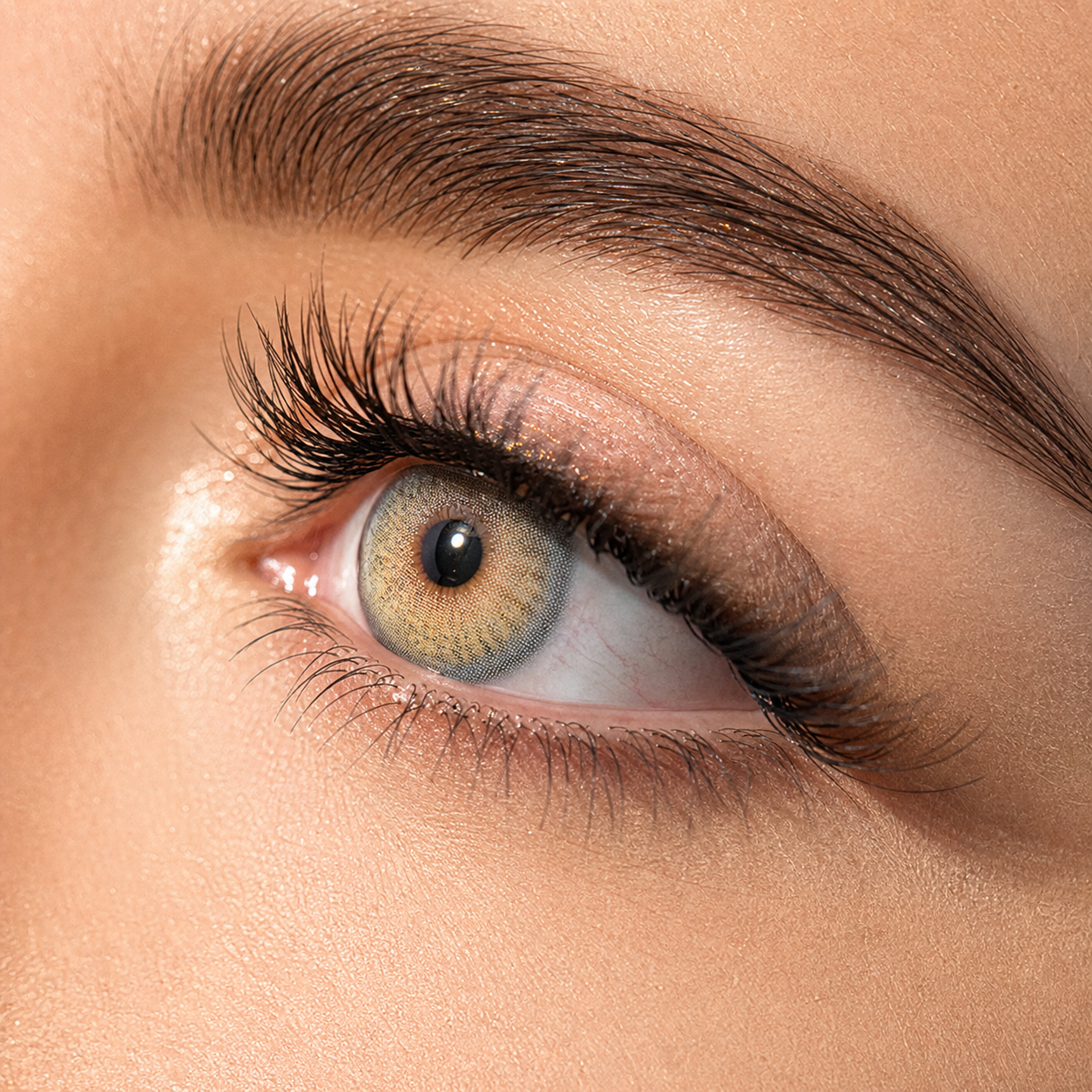 Tearlight Brown colored contacts - a soft luminous brown enlargement that keeps the eye bright in close-up beauty photos