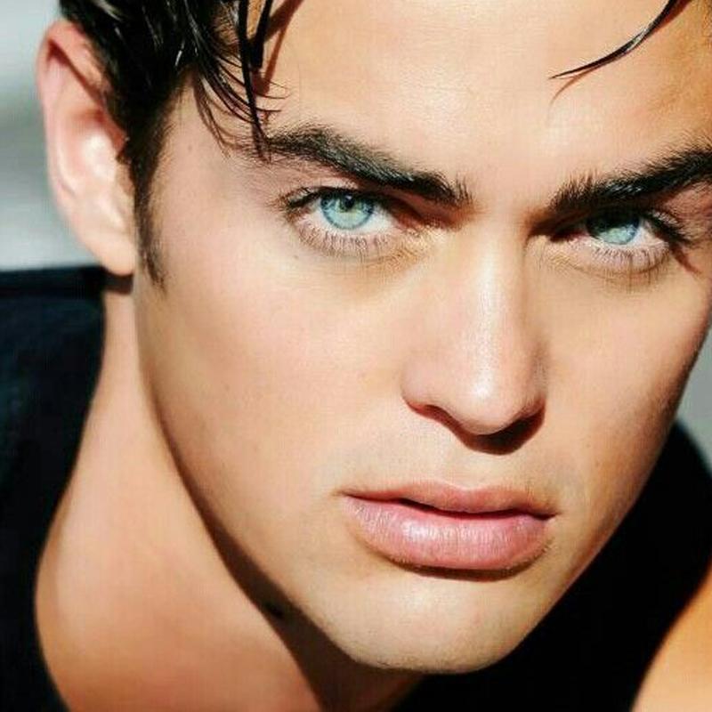 Men's light green (12 months) colored contact lenses
